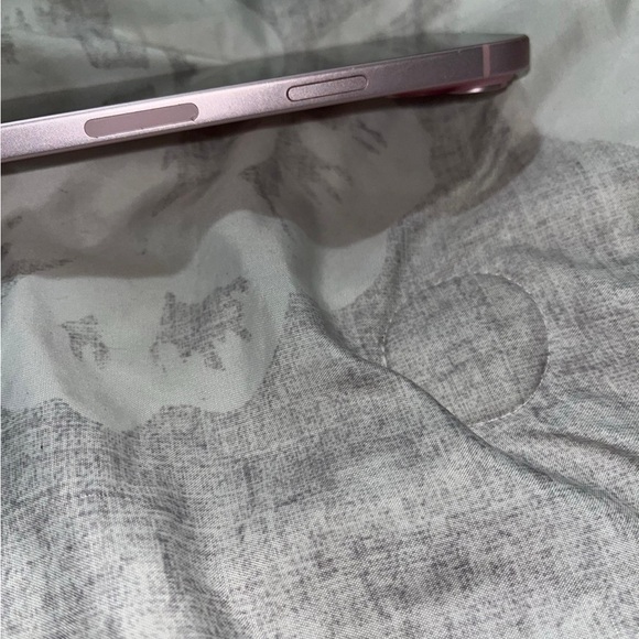 Apple iPhone - Black and Silver - Picture 4 of 4